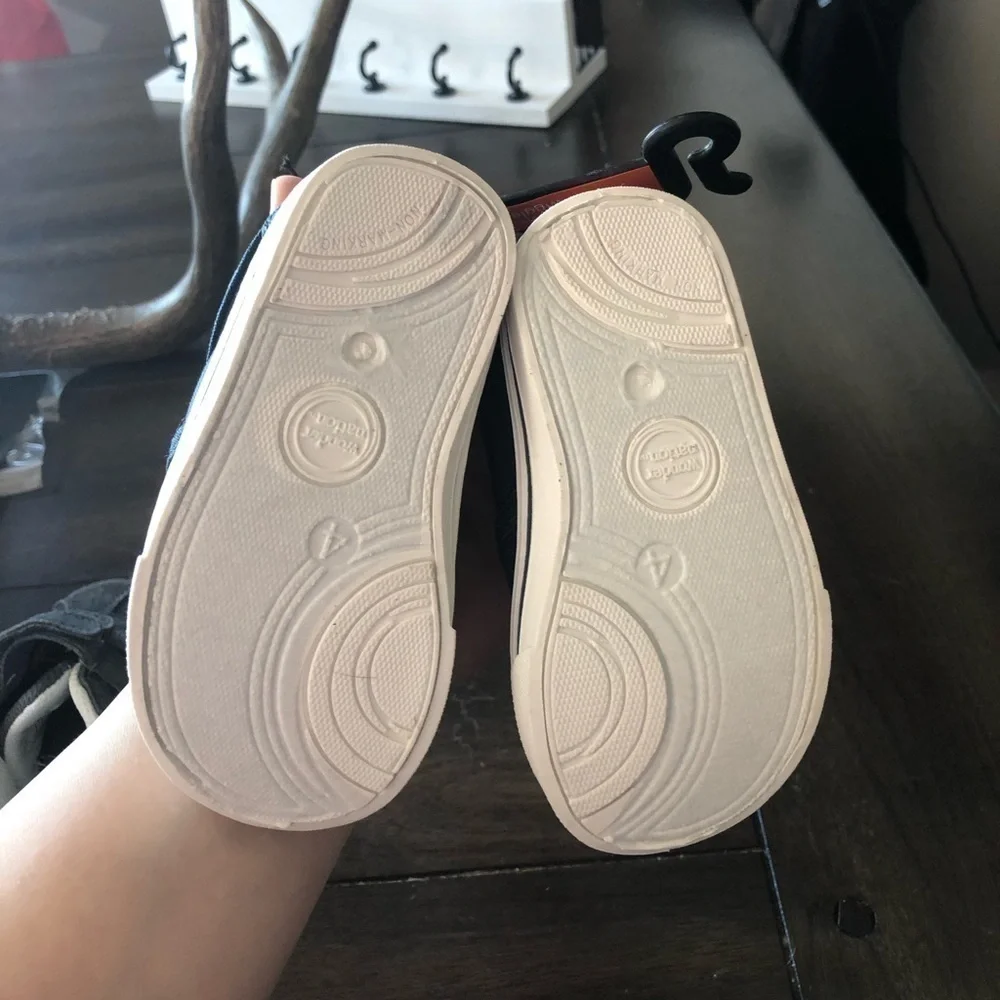 NWT Infant Shark shoes 🛍️🛍️5/ 30kids clothes